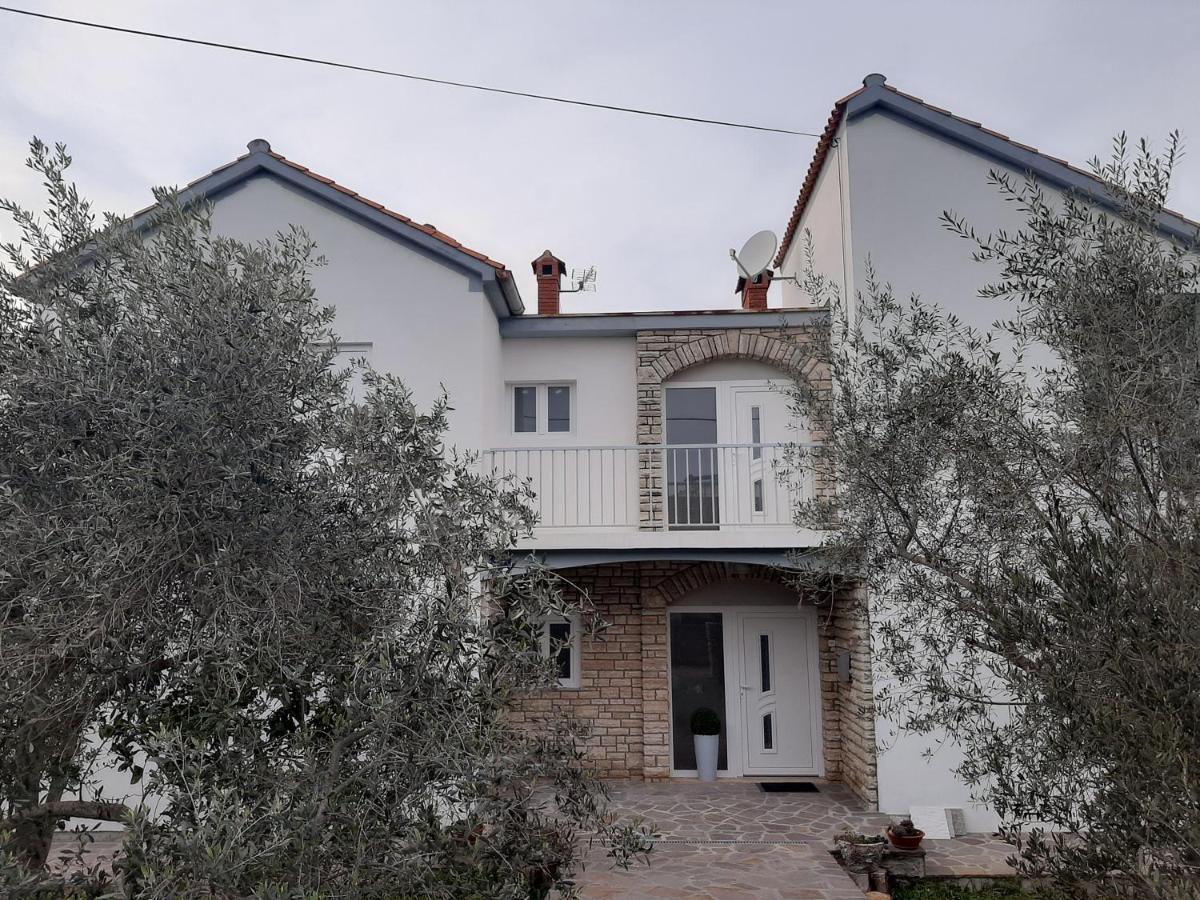 Family House Rebeka Appartement Ugljan Buitenkant foto