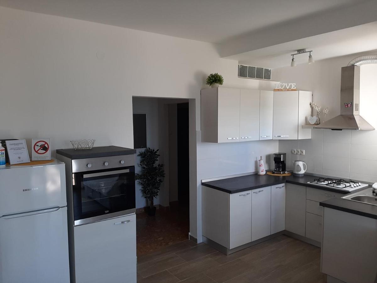 Family House Rebeka Appartement Ugljan Buitenkant foto